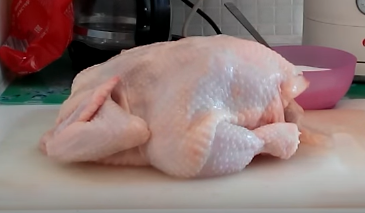 Цыпленок в духовке: 3 необычных рецепта, как приготовить?