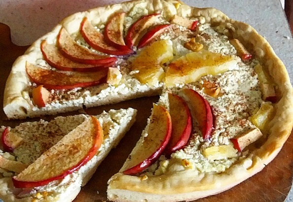Рецепт творожной ватрушки с яблоком и ананасом
