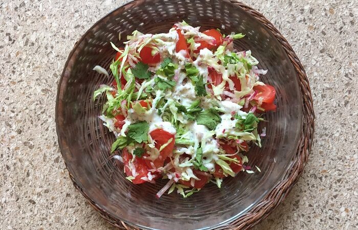 Салат овощной с кефиром