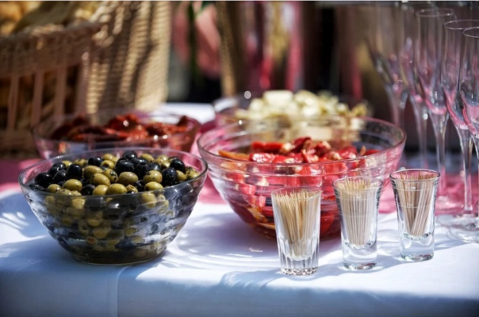 Как подать к столу маслины или оливки — столовый этикет