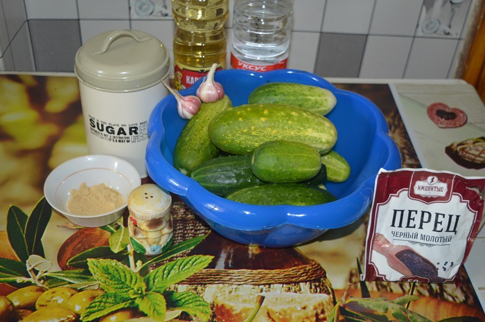 ингредиенты для приготовления огурцов с горчицей на зиму