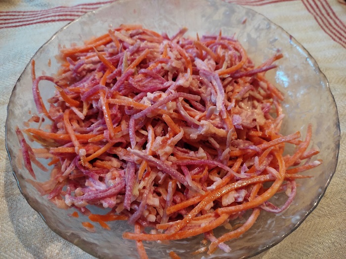 Салат из редьки, моркови и яблока — полезный и вкусный!